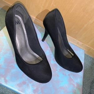 Black closed toe heels🍷